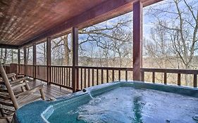 Peaceful Sevierville Cabin With Hot Tub And Grill